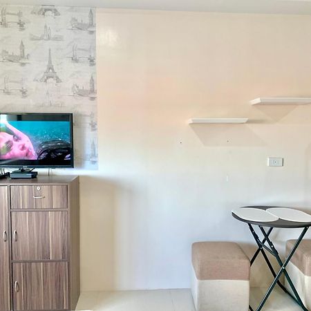Persimmon Studios Near Ayala And Sm Cebú Habitación foto